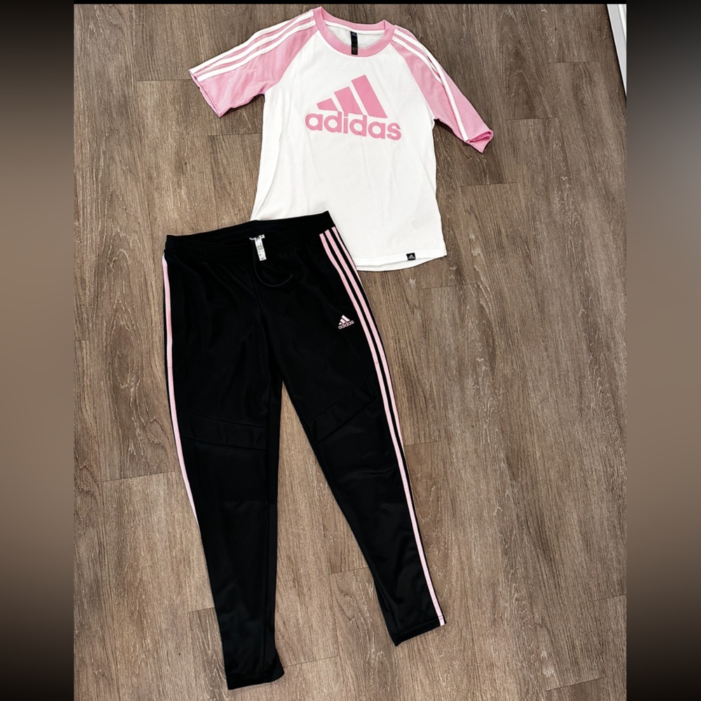 Women’s Medium Adidas outfit. Like new. Lot #21